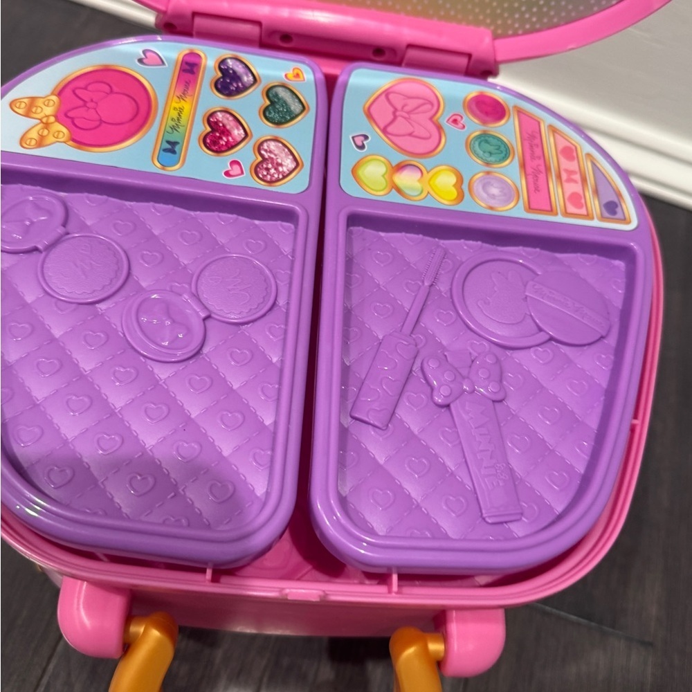 Disney Junior Minnie Mouse Get Glam Magic Makeup Table Pretend Play Vanity Girls - Picture 6 of 7